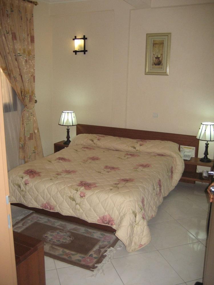 Hotel Serena Palace Дуала Екстериор снимка
