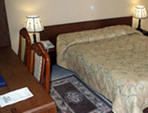 Hotel Serena Palace Дуала Екстериор снимка